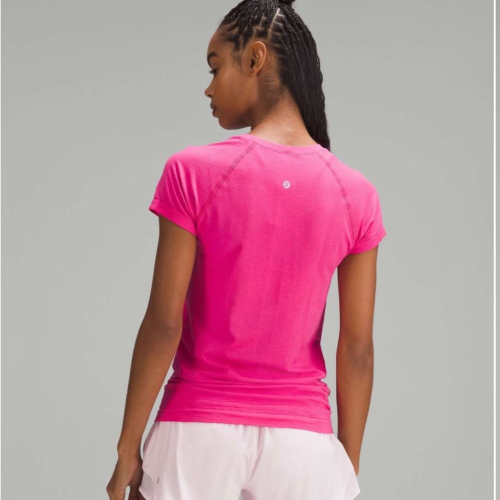 Swiftly Tech Short-Sleeve Shirt 2.0
Waist Length